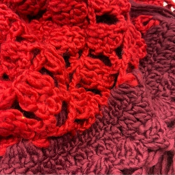 H&M red knit crochet open weave wrap scarf with fringe - Picture 5 of 10